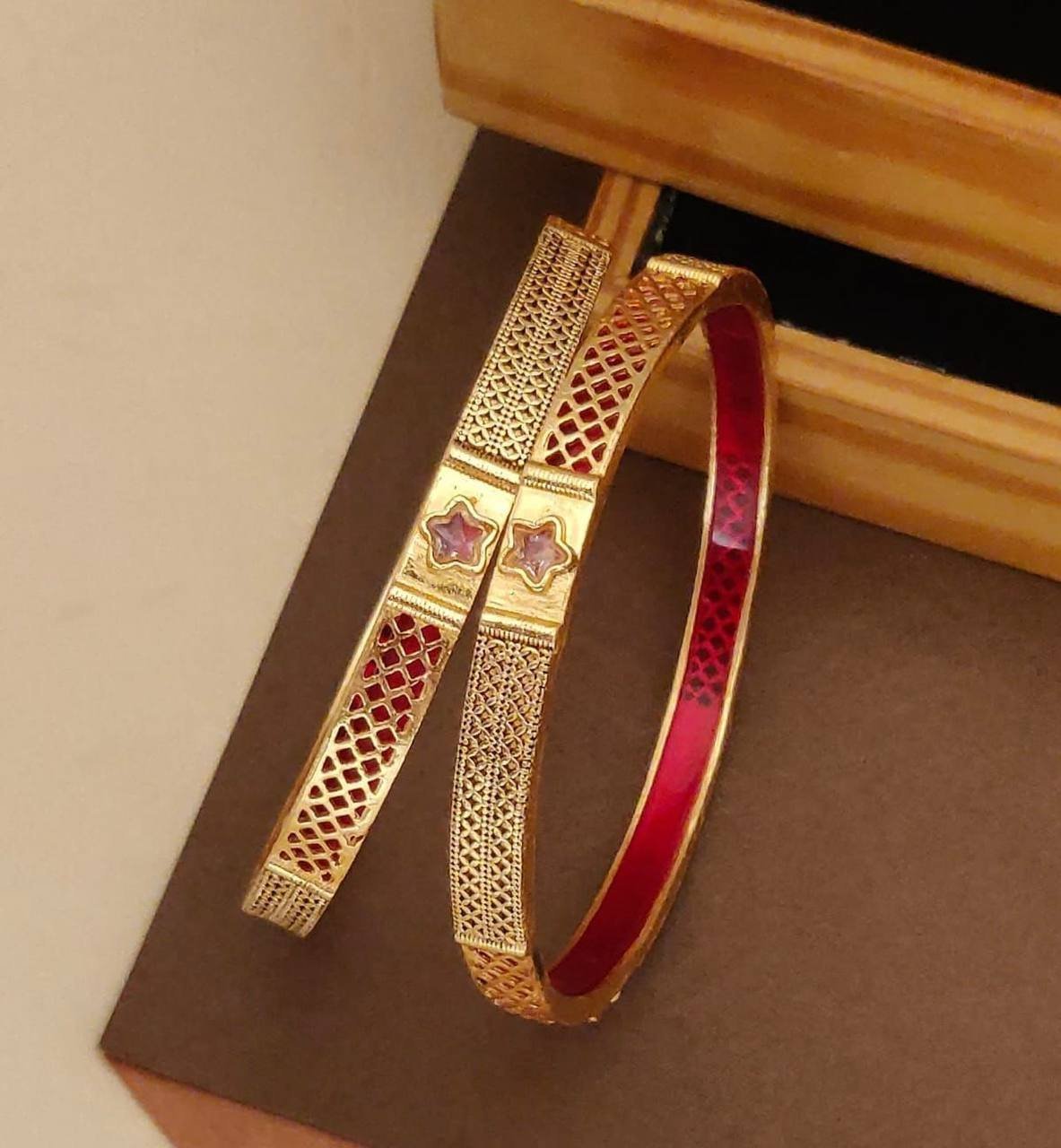 Traditional Gold Polished Star Motif Mesh Bangles