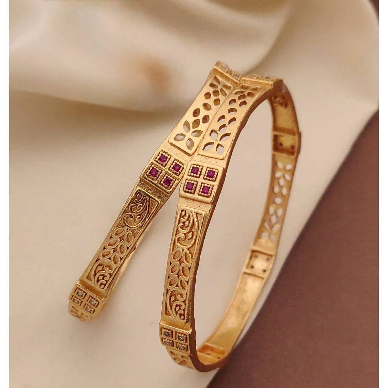 Gold bangales