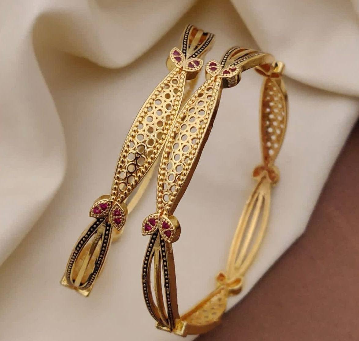 Gold bangales